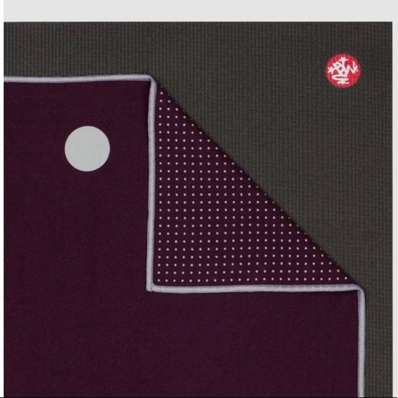 Manduka YOGITOES® YOGA MAT TOWEL - Picture 3 of 8